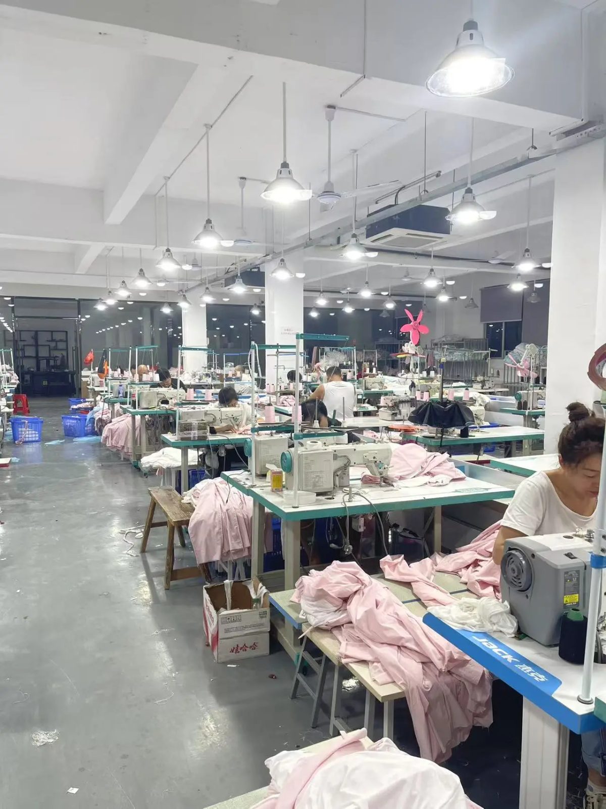 SALATI — How to write a spec sheet for Denim jeans and denim garments: what a supplier actually needs from small-batch buyers