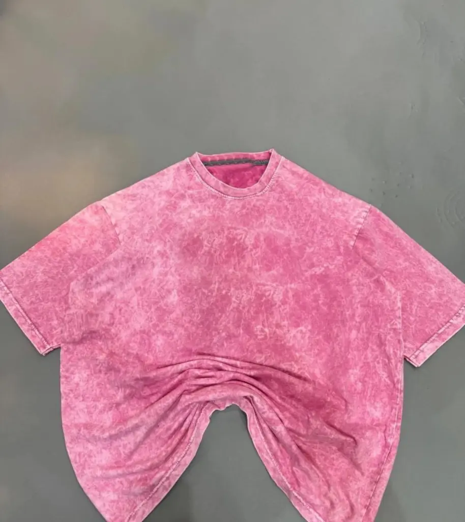 How to Choose Fabric for a Heavyweight T-Shirt